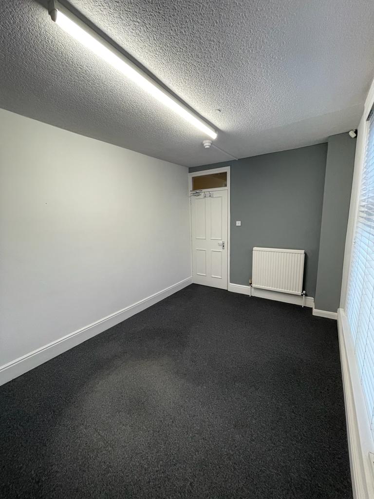 Office in Blaby - photo 2